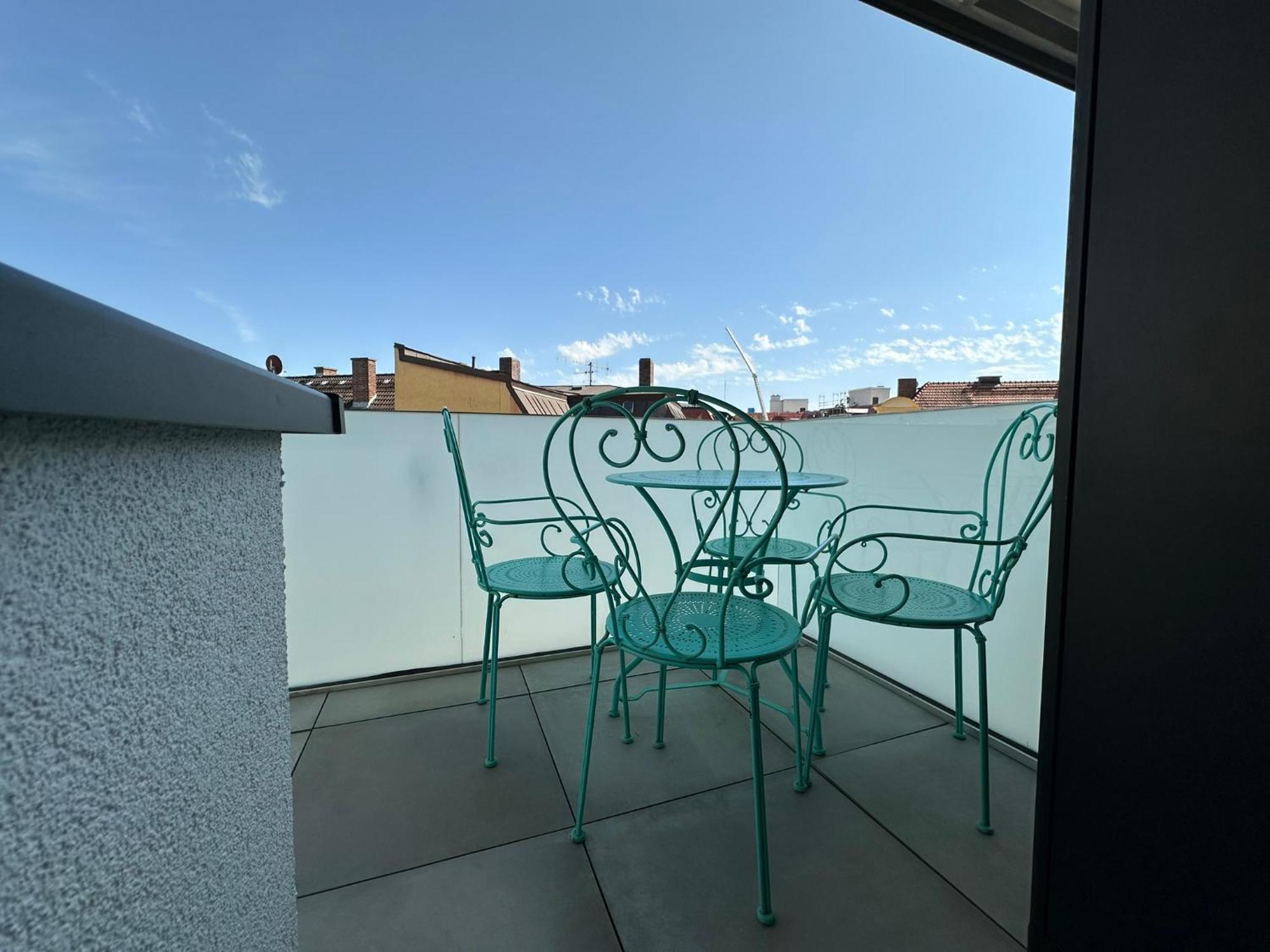 5 Min Walk From The Oktoberfest - Entire